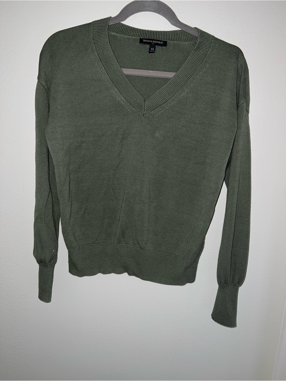Banana Republic Olive Green V-Neck Sweater - Women's